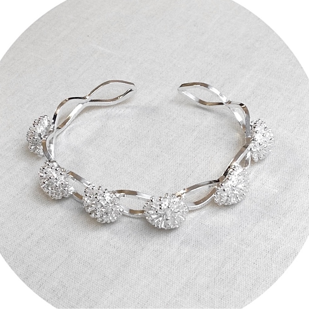 🆕 .925 Sterling Silver Flower Cuff Bracelet. NWT